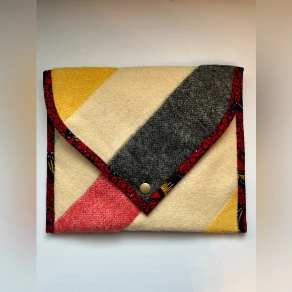 HBC stripes envelope clutch, reworked from vintage wool blanket, quilted & lined - Picture 2 of 13